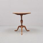 1241 1171 PEDESTAL TABLE